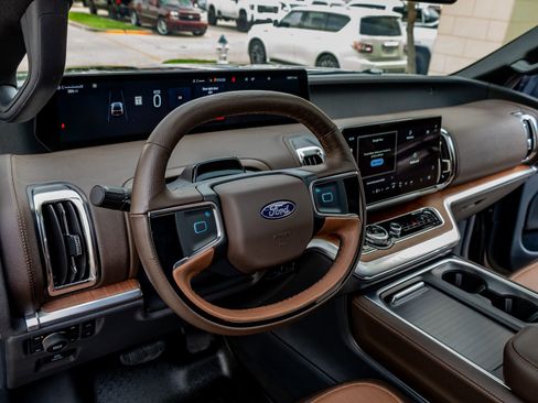 Used 2025 Ford Expedition Max King Ranch image 17