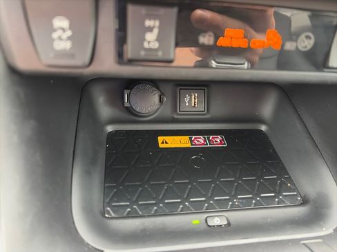 Used 2023 Toyota RAV4 XLE Premium FWD image 20