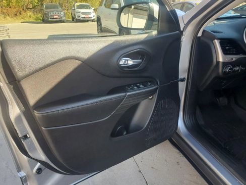 Used 2014 Jeep Cherokee Latitude w/ Comfort/Convenience Group image 9