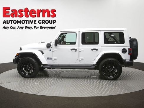 Used 2025 Jeep Wrangler Unlimited Sahara AWD/4WD image 56
