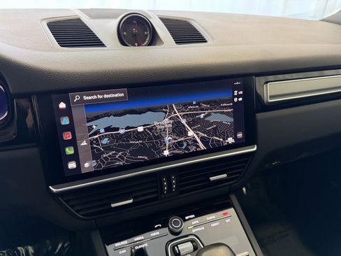 Certified 2023 Porsche Cayenne Platinum Edition image 23