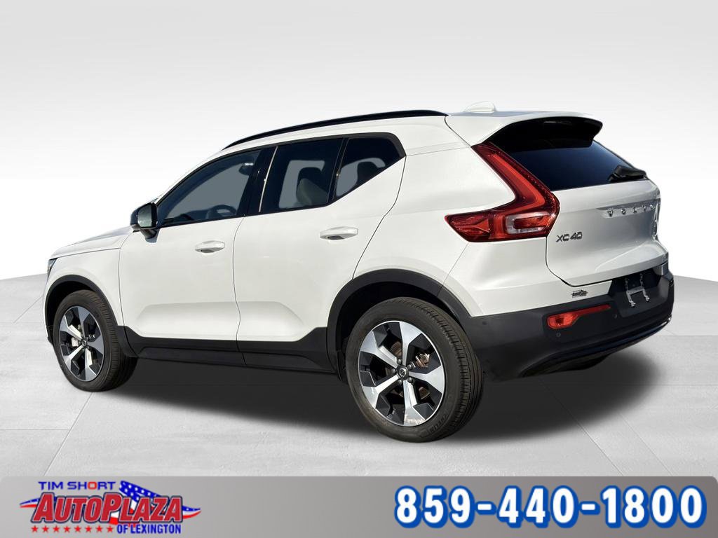 Used 2023 Volvo XC40 B4 Ultimate FWD image 2
