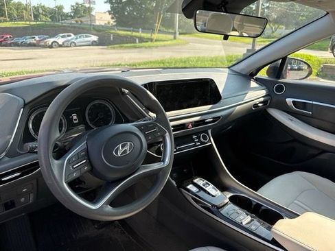 Used 2023 Hyundai Sonata SEL FWD image 2
