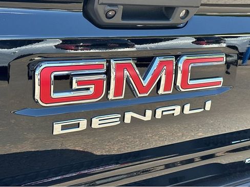 New 2026 GMC Canyon Denali image 9