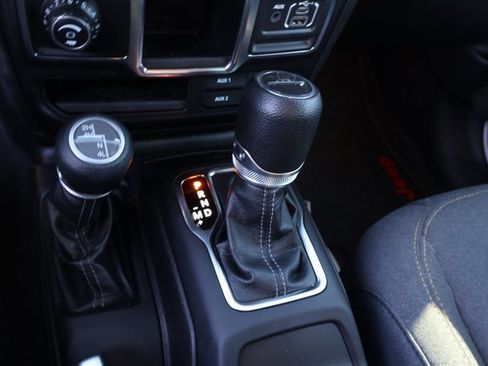 Used 2024 Jeep Gladiator Sport image 29