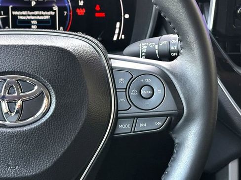 Used 2024 Toyota Corolla Cross XLE image 21