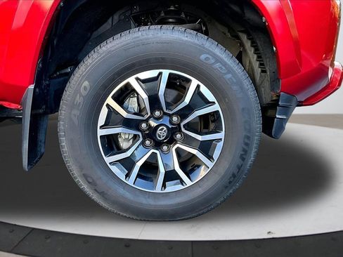 Used 2022 Toyota Tacoma TRD Sport AWD/4WD image 34