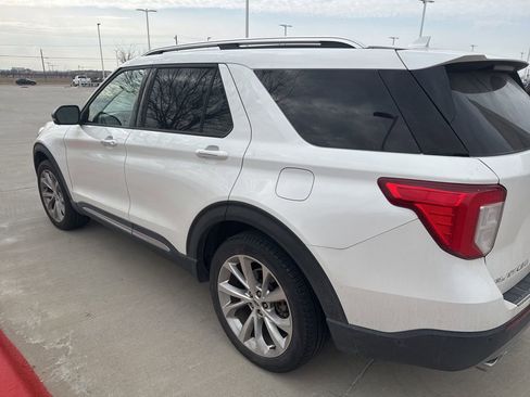 Used 2022 Ford Explorer Platinum w/ Equipment Group 601A image 4