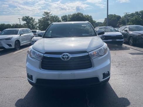 Used 2016 Toyota Highlander XLE AWD/4WD image 2