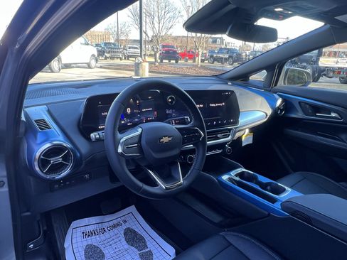 New 2026 Chevrolet Equinox EV LT image 16