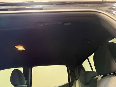 Used 2021 Toyota Tacoma TRD Off-Road w/ Technology Package image 10