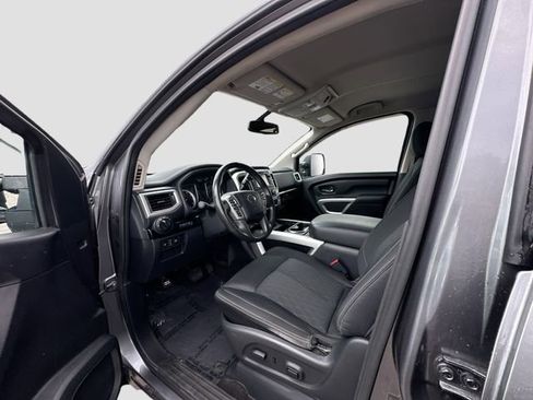 Used 2017 Nissan Titan SV image 21