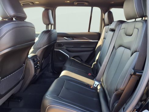 New 2026 Jeep Grand Cherokee Limited w/ Limited Altitude Package image 11