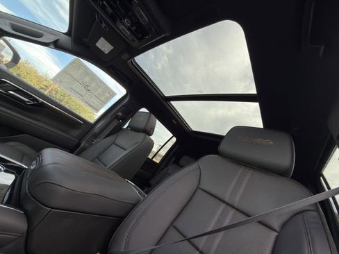 New 2026 Chevrolet Suburban High Country image 19