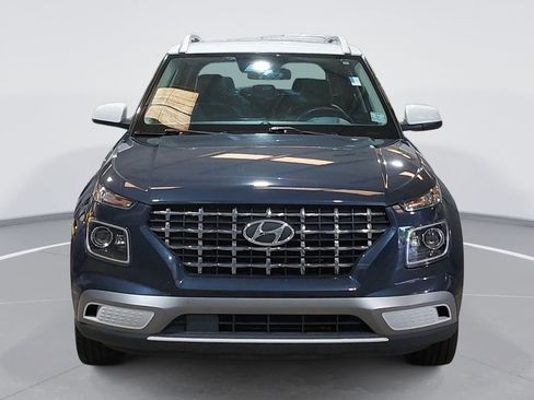 Used 2022 Hyundai Venue Limited FWD image 2