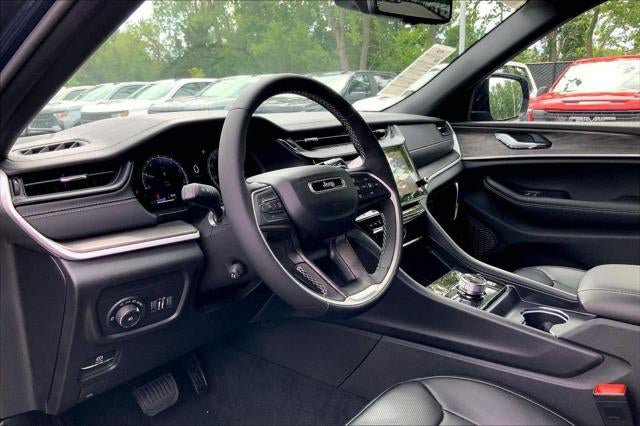 New 2026 Jeep Grand Cherokee Limited w/ Luxury Tech Group II AWD/4WD image 21