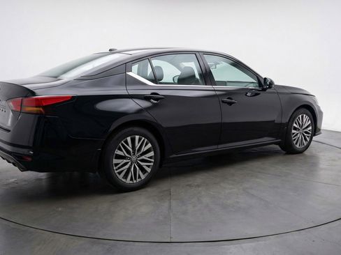 Used 2025 Nissan Altima 2.5 SV image 9