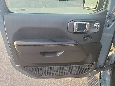 Used 2024 Jeep Wrangler Unlimited Sahara AWD/4WD image 27