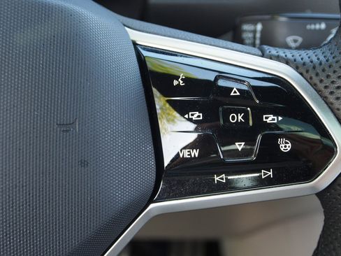 Used 2022 Volkswagen Tiguan SEL R-Line image 24