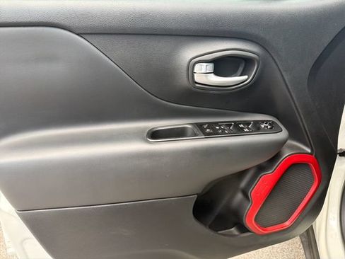 Used 2023 Jeep Renegade Trailhawk AWD/4WD image 10