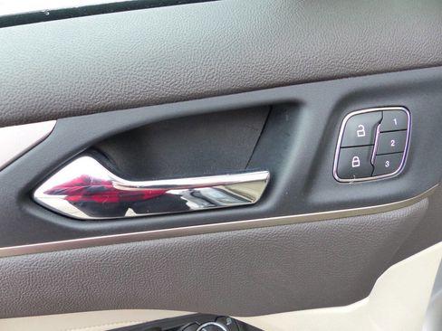 Used 2019 Lincoln MKC Premiere image 18