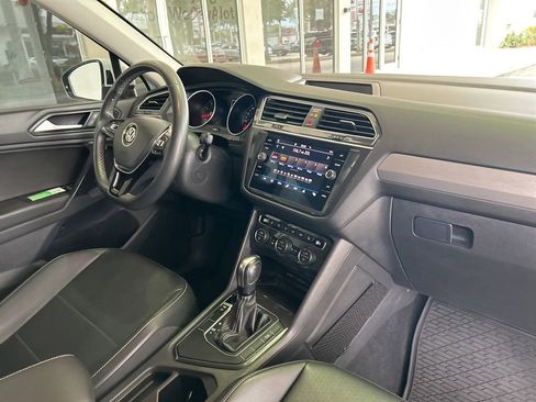 Used 2021 Volkswagen Tiguan SE image 18