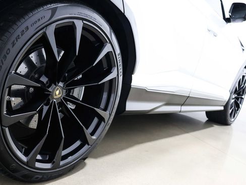 Used 2020 Lamborghini Urus image 25