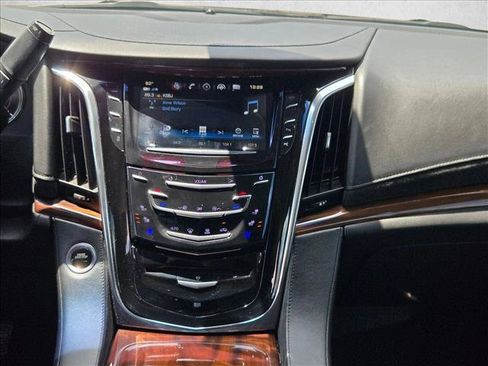 Used 2017 Cadillac Escalade ESV Luxury RWD image 14