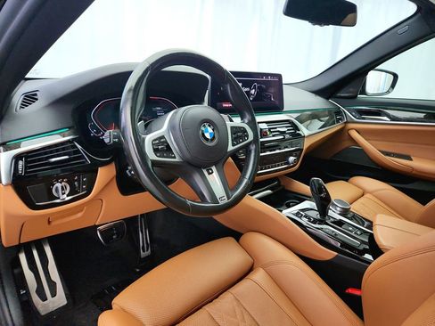 Used 2021 BMW 530i xDrive w/ M Sport Package image 10