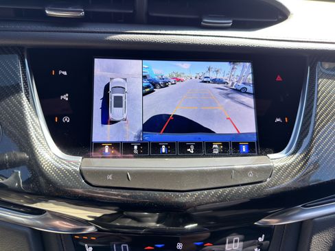 Used 2023 Cadillac XT6 Sport w/ Technology Package AWD/4WD image 39