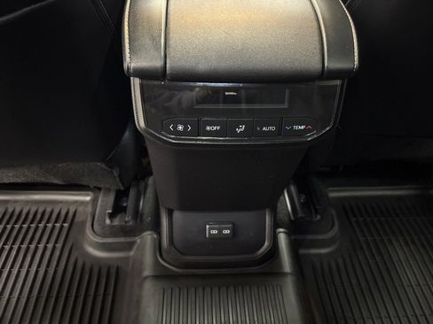 Used 2022 Toyota Highlander XSE image 29