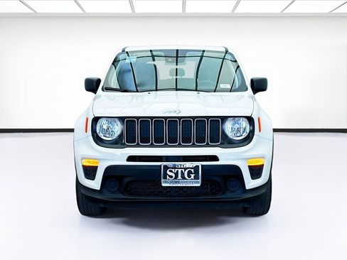 Used 2023 Jeep Renegade Latitude image 2