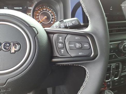 Used 2025 Jeep Wrangler Willys image 19