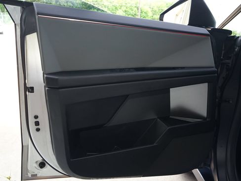 Used 2026 Tesla Cybertruck AWD Crew Cab image 17