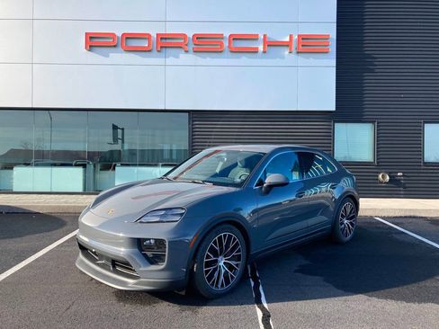 Used 2025 Porsche Macan 4S Electric image 1