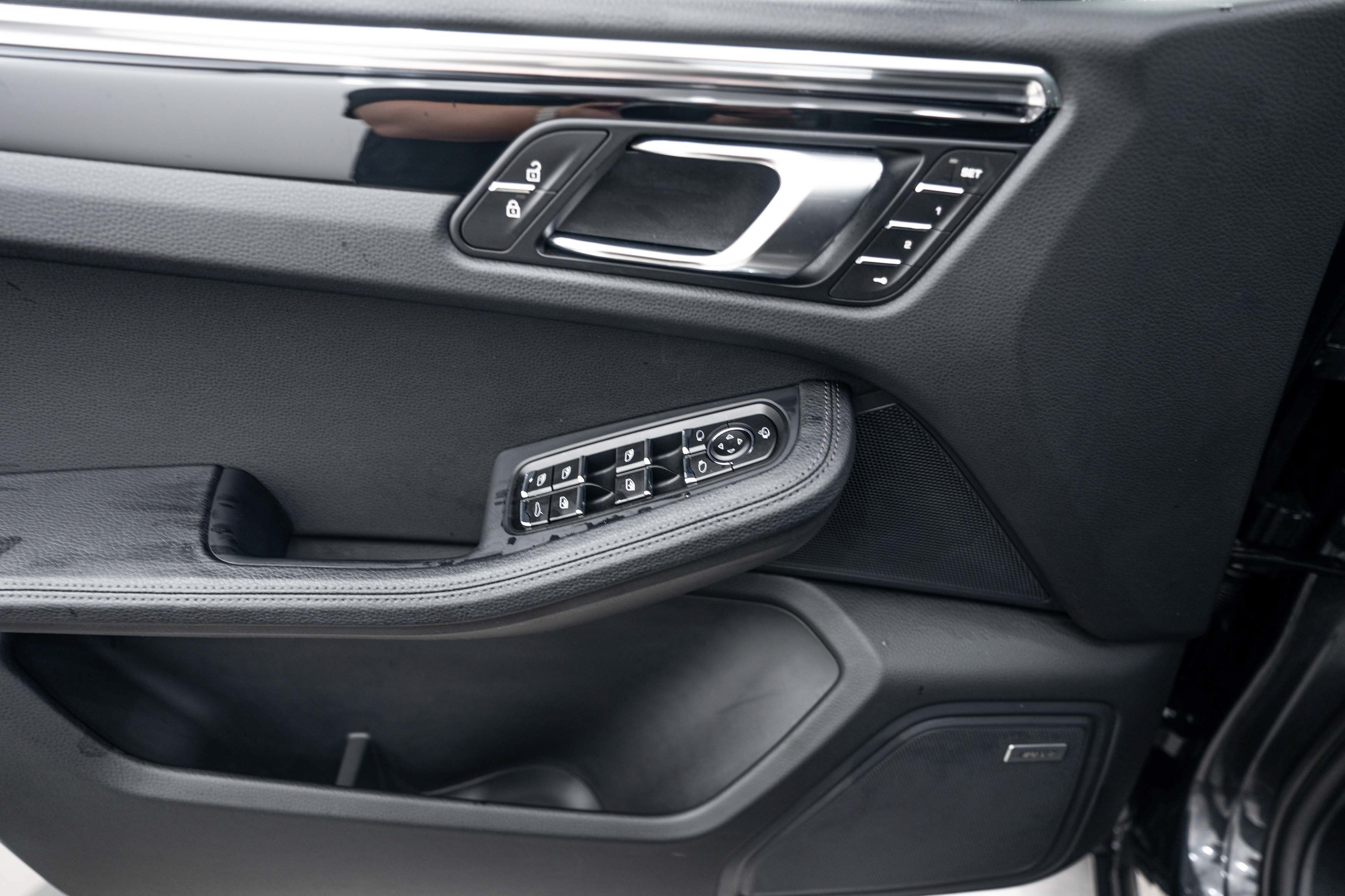 Certified 2026 Porsche Macan AWD/4WD image 15