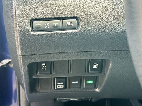 Used 2018 Nissan Rogue S AWD/4WD image 16