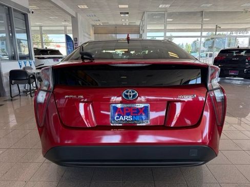 Used 2017 Toyota Prius Two FWD image 4