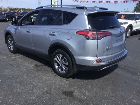 Used 2018 Toyota RAV4 XLE w/ Convenience Package AWD/4WD image 6
