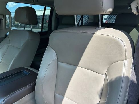 Used 2017 Chevrolet Suburban LT RWD image 13