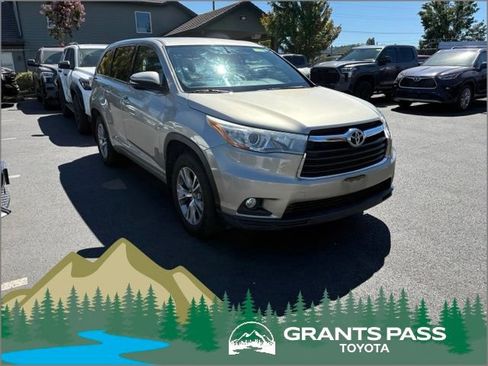 Certified 2016 Toyota Highlander Plus AWD/4WD image 1