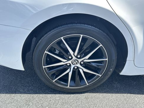 Used 2022 Toyota Camry SE image 19
