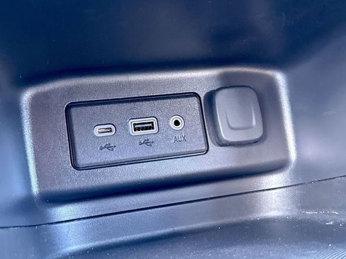 Used 2021 Chevrolet Equinox LT image 24