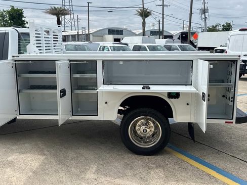 New 2025 Ford F550 4x4 Regular Cab Super Duty image 16