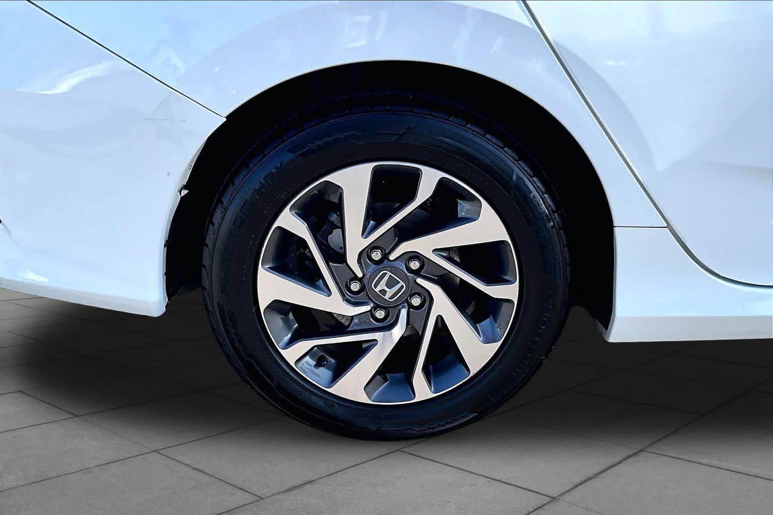 Used 2018 Honda Civic EX image 10