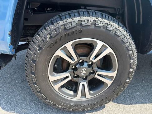 Used 2019 Toyota Tacoma TRD Sport AWD/4WD image 14