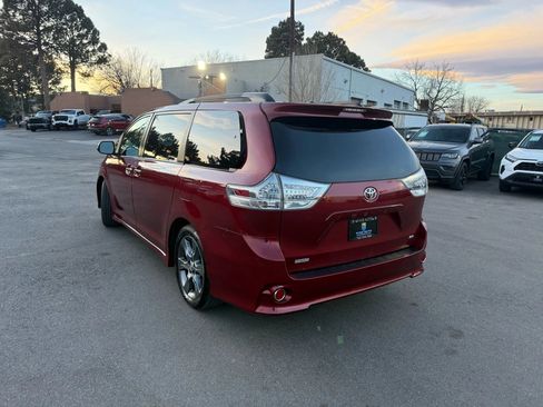 Used 2015 Toyota Sienna SE Premium image 6