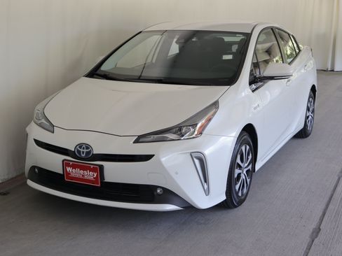 Used 2019 Toyota Prius LE AWD/4WD image 21