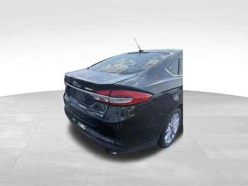 Used 2018 Ford Fusion SE FWD image 9