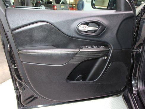 Used 2014 Jeep Cherokee Limited image 41